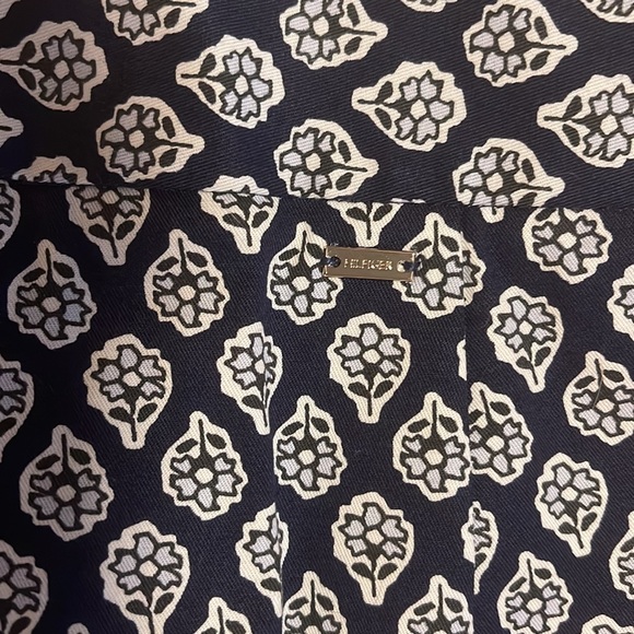 Floral print pants with zipper front, tapered leg, lightweight cotton fabric. - Picture 5 of 6